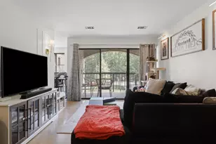 11232 Chestnut Grove Square, Reston, VA 20190 - Photo 2