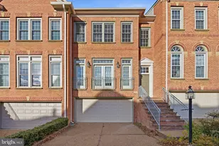 8026 Kidwell Hill Ct, Vienna, VA 22182 - Photo 1