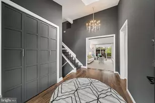 7805 Wendy Ridge Ln, Annandale, VA 22003 - Photo 2