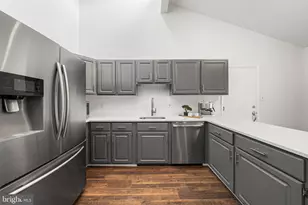 7805 Wendy Ridge Ln, Annandale, VA 22003 - Photo 16