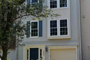 5987 Edgehill Ct, Alexandria, VA 22303 - Photo 2