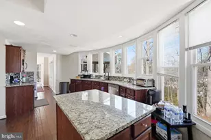 721 Upham Pl NW, Vienna, VA 22180 - Photo 10