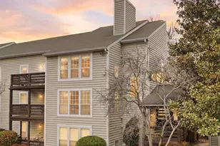 10024 Oakton Terrace Rd, Oakton, VA 22124 - Photo 1