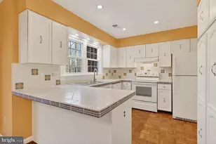 5880 Woodfield Estates Dr, Alexandria, VA 22310 - Photo 10