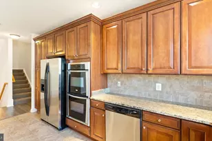 4427 Beechstone Ln, Fairfax, VA 22033 - Photo 8