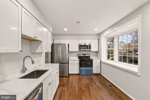 8219 Doctor Craik Ct, Alexandria, VA 22306 - Photo 16