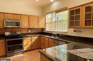 12301 Fieldbrook Pl, Fairfax, VA 22033 - Photo 4