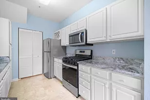 13121 Marcey Creek Rd, Herndon, VA 20171 - Photo 6