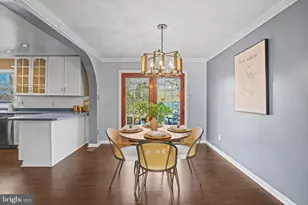 6708 Portree Ct, Springfield, VA 22152 - Photo 8