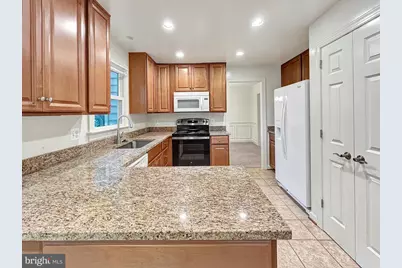 5704 Captain Jones Court, Fairfax Station, VA 22039 - Photo 4