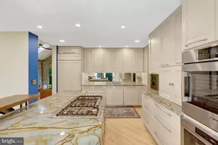 11698 Fox Glen Dr, Oakton, VA 22124 - Photo 18