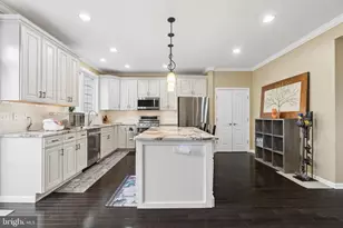 12638 Heron Ridge Dr, Fairfax, VA 22030 - Photo 10