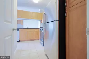 12140 Garden Grove Cir, Fairfax, VA 22030 - Photo 10