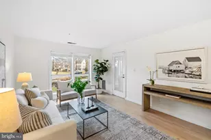 3175 Summit Square Dr, Oakton, VA 22124 - Photo 4