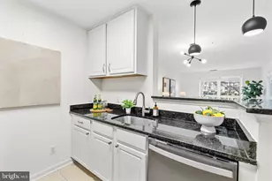 3175 Summit Square Dr, Oakton, VA 22124 - Photo 8