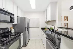 3175 Summit Square Dr, Oakton, VA 22124 - Photo 6