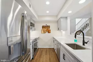 1365 Garden Wall Cir, Reston, VA 20194 - Photo 12