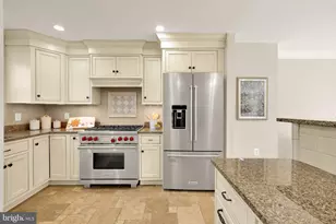 6068 Hardwick Pl, Falls Church, VA 22041 - Photo 12