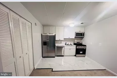 2525 Huntington Avenue #18, Alexandria, VA 22303 - Photo 2