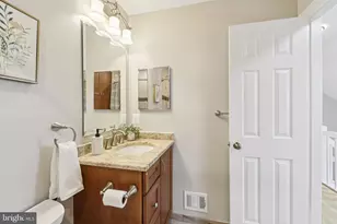 8413 Hollis Ln, Vienna, VA 22182 - Photo 36