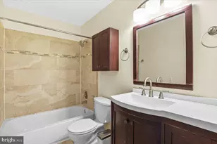 6511 Old Carriage Ln, Alexandria, VA 22315 - Photo 4