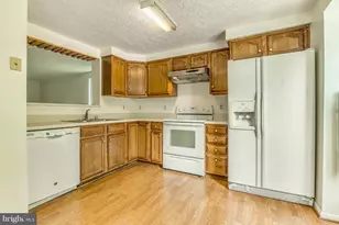 13900 Winding Ridge Ln, Centreville, VA 20121 - Photo 4