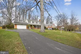 8624 Redwood Dr, Vienna, VA 22180 - Photo 2