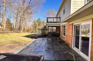 8624 Redwood Dr, Vienna, VA 22180 - Photo 4