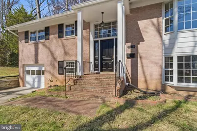 9116 Hamilton Drive, Fairfax, VA 22031 - Photo 4