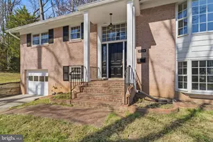 9116 Hamilton Dr, Fairfax, VA 22031 - Photo 4