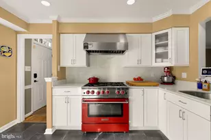 11688 Stockbridge Ln, Reston, VA 20194 - Photo 6