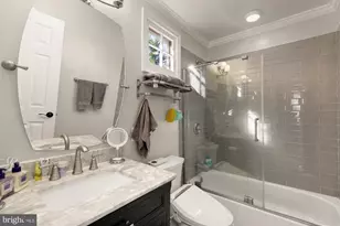 11688 Stockbridge Ln, Reston, VA 20194 - Photo 36