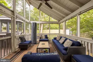 11688 Stockbridge Ln, Reston, VA 20194 - Photo 4