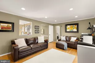 11688 Stockbridge Ln, Reston, VA 20194 - Photo 12