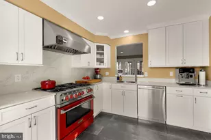 11688 Stockbridge Ln, Reston, VA 20194 - Photo 10