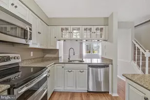 8524 Blue Rock Ln, Lorton, VA 22079 - Photo 6