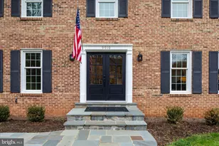 9910 Chase Hill Ct, Vienna, VA 22182 - Photo 2