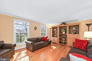 8410 Terra Woods Dr, Springfield, VA 22153 - Photo 4