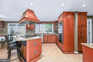 8410 Terra Woods Dr, Springfield, VA 22153 - Photo 8