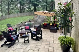 2784 Devonshire Garden Ct, Falls Church, VA 22042 - Photo 2