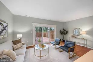 5822 Burke Manor Ct, Burke, VA 22015 - Photo 2