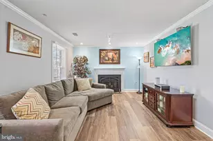 13501 King Charles Dr, Chantilly, VA 20151 - Photo 4