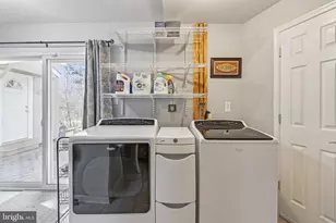 13501 King Charles Dr, Chantilly, VA 20151 - Photo 24