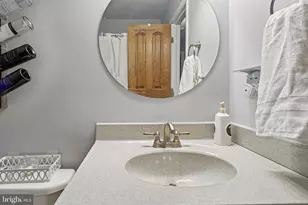 13501 King Charles Dr, Chantilly, VA 20151 - Photo 28