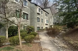 11723 Karbon Hill Ct, Reston, VA 20191 - Photo 2