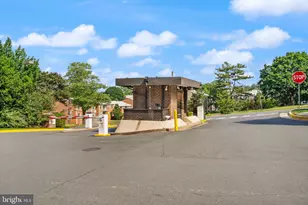 1800 Old Meadow Rd, McLean, VA 22102 - Photo 2