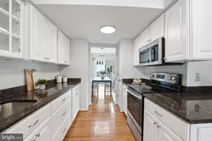 9932 Longford Ct, Vienna, VA 22181 - Photo 6