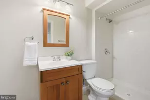 9932 Longford Ct, Vienna, VA 22181 - Photo 32