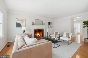 9932 Longford Ct, Vienna, VA 22181 - Photo 4