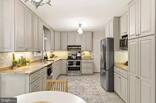 6404 Phillip Ct, Springfield, VA 22152 - Photo 16
